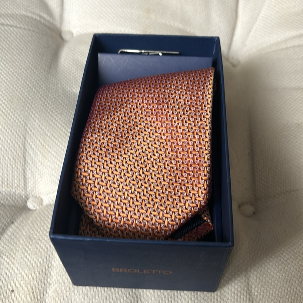 NIB. NECKTIE SET